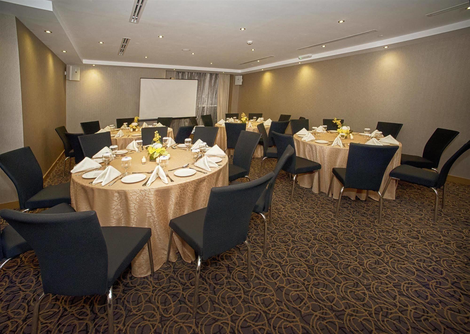 Tryp By Wyndham Center Hotel Abou Dabi